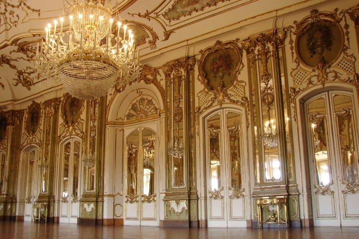 Madrid visit to the Royal Palace in Premium Group