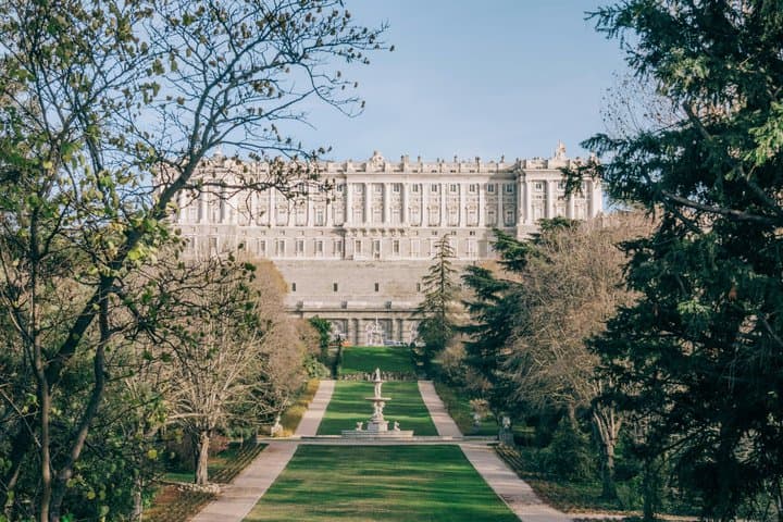 Madrid visit to the Royal Palace in Premium Group