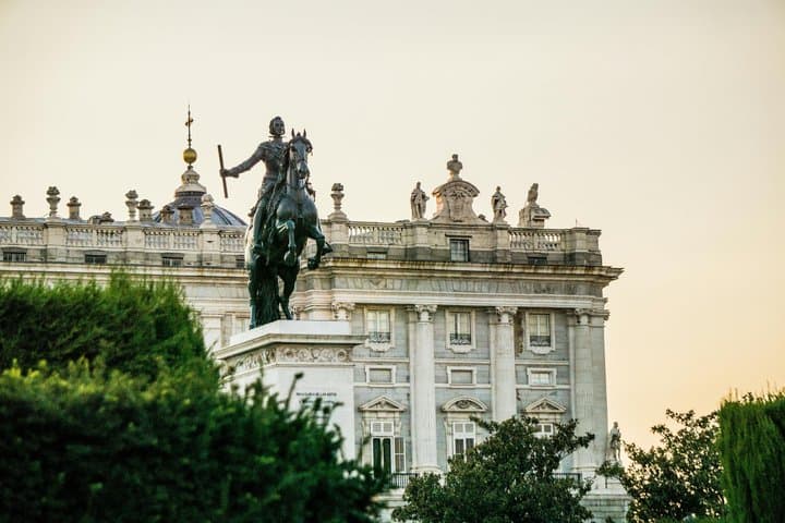 Madrid visit to the Royal Palace in Premium Group