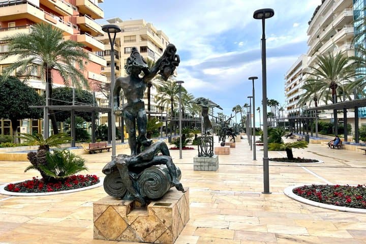 Tour and Drawing in Marbella. No previous experience