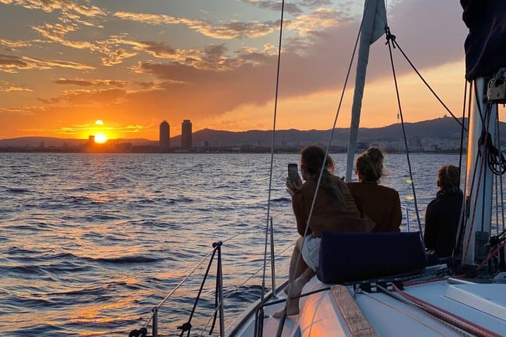 Sunset Sailboat Tour along the Coast with Open Bar