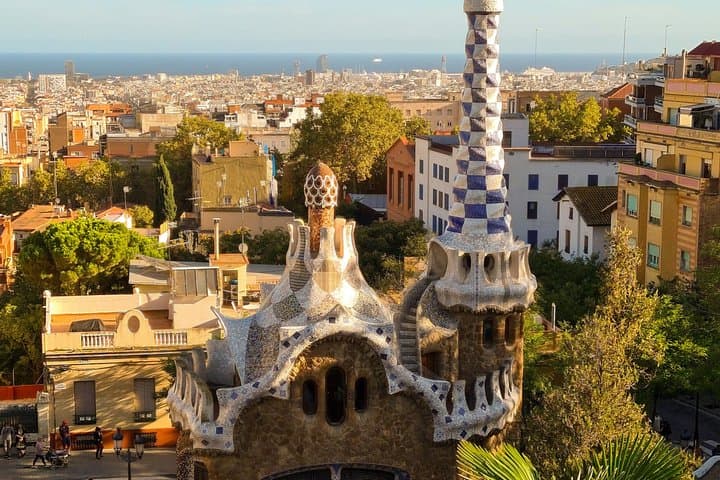 Barcelona Guided tour of Parc Güell in Premium Group