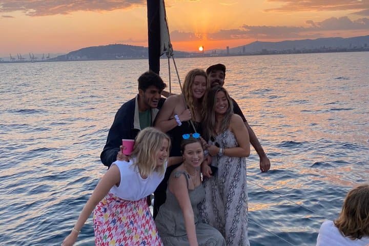 Sunset Sailboat Tour along the Coast with Open Bar