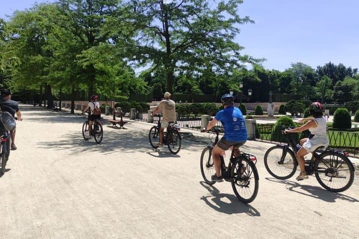 Madrid: Private Prado Museum Tour & Retiro Park by Bike