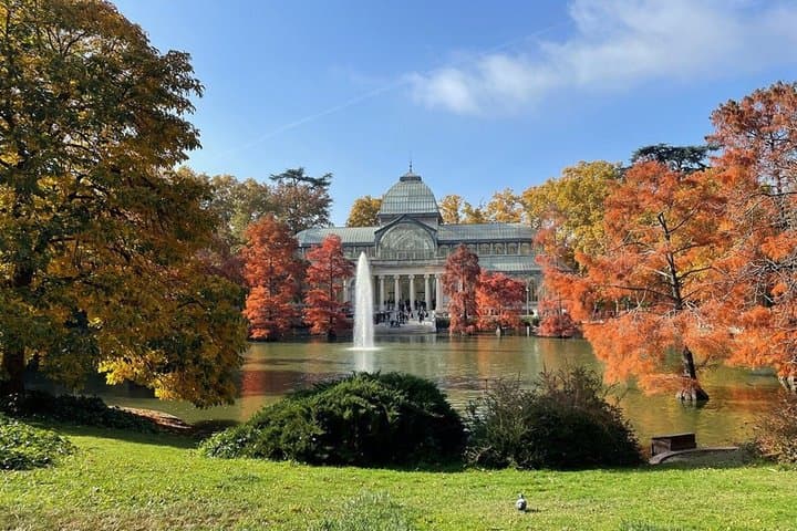 Madrid: Private Prado Museum Tour & Retiro Park by Bike