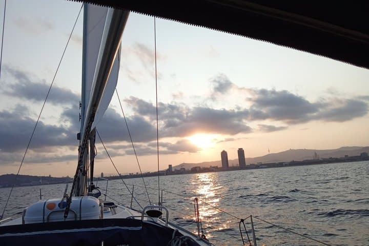 Barcelona Sailing Tour with Drinks and Snacks