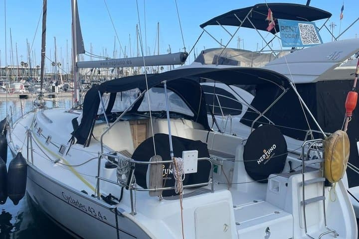 Barcelona Sailing Tour with Drinks and Snacks