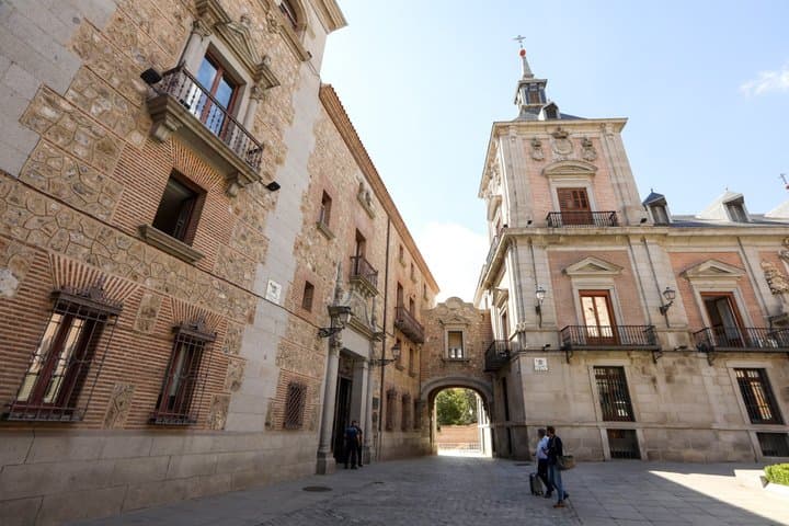 Exclusive Private Royal Palace & Historic Madrid Walking Tour