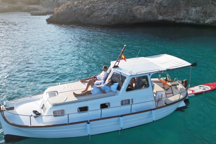 Private Tour in LLAÜT a Calo d’es Moro in 2 hours