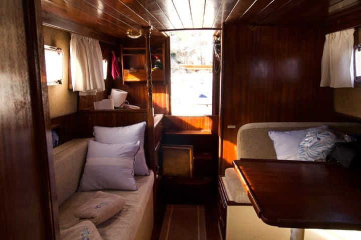 Private Tour in LLAÜT a Calo d’es Moro in 2 hours