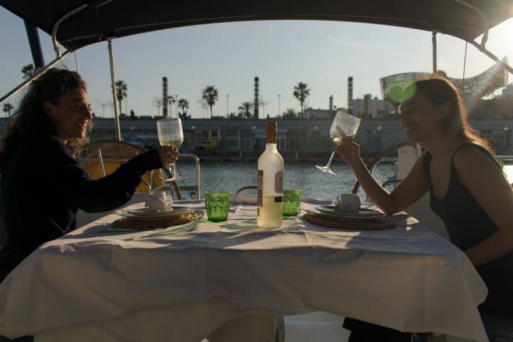 Private Sailing Tour of Barcelona with Drinks and Snacks