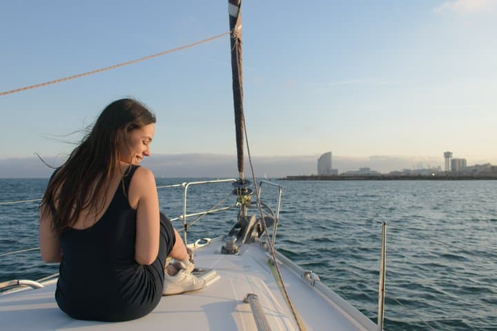 Private Sailing Tour of Barcelona with Drinks and Snacks