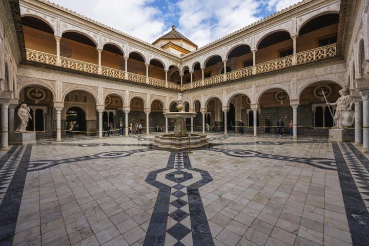 Seville: Palacio de las Dueñas and Casa de Pilatos Tour