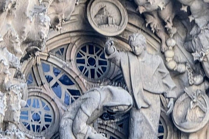 Sagrada Familia Tour: Gaudí’s Secrets (Exterior) 2026