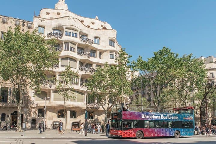 Barcelona La Sagrada Familia entry & 24 hrs. Hop-On Hop-Off Bus