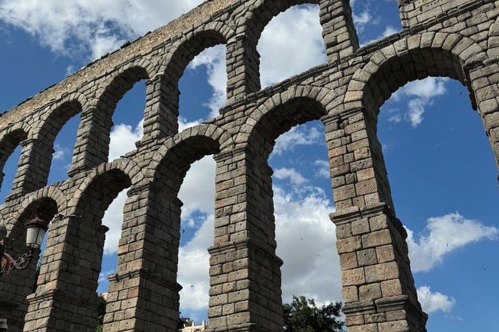 Madrid: Segovia + Ávila Tour with monuments and Gastronomic Lunch