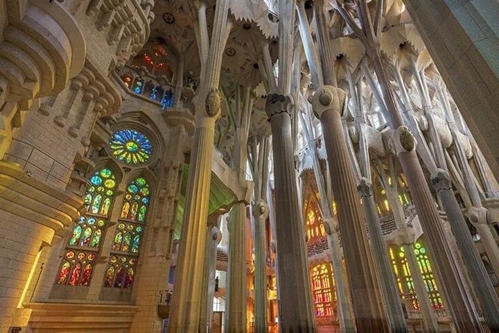 Sagrada Familia Semi Private Tour Skip-the-line