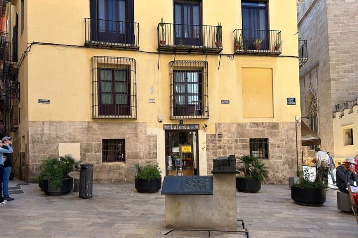 Valencia La Lonja de la Seda Tour with Fast Track Entry