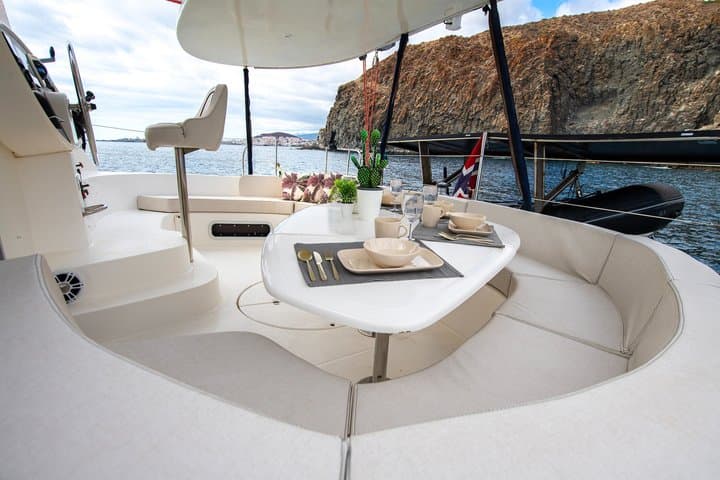 Private catamaran charter 4 hrs