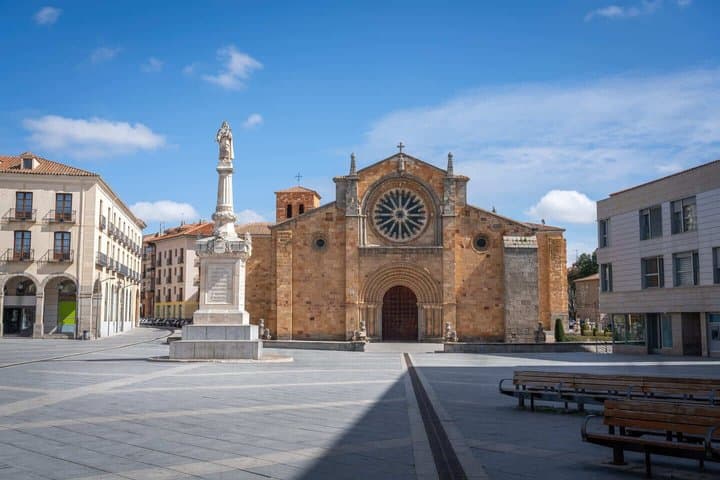 Hello Avila: Private 2-Hour Intro City Walk with Local Guide