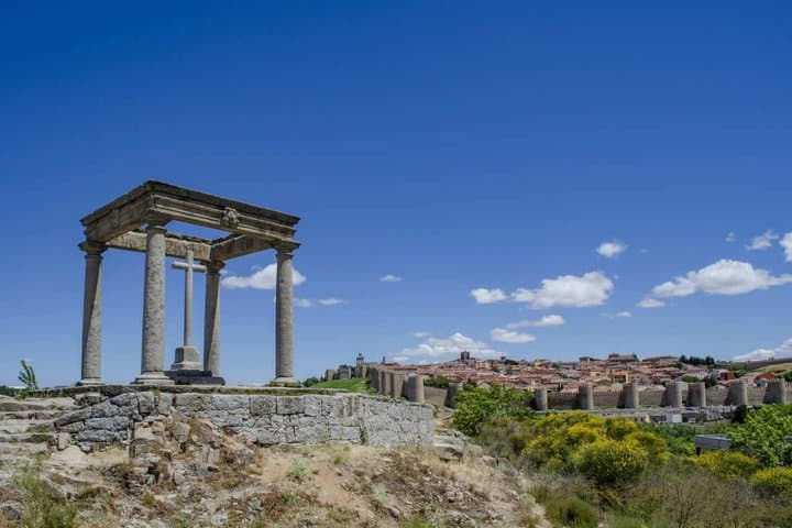 Hello Avila: Private 2-Hour Intro City Walk with Local Guide