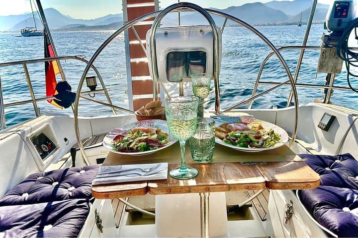 Sunset Dinner for 2 Alcudia sailing yacht