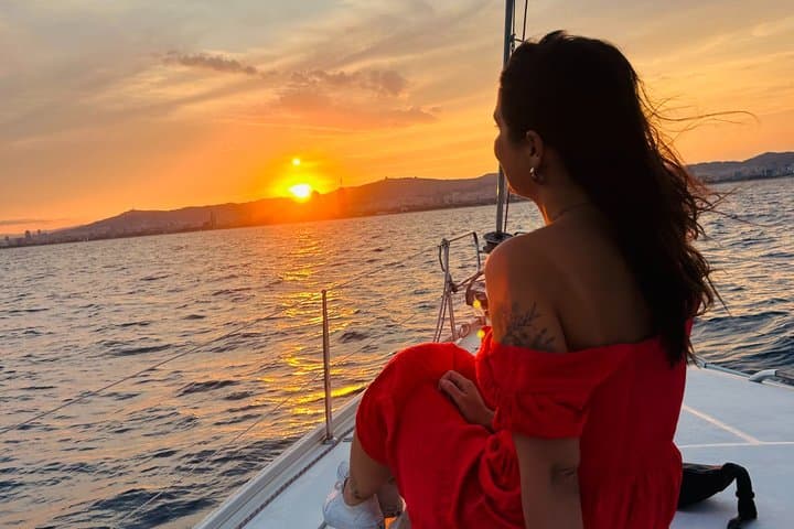 Barcelona Sunset Sailing Cruise with Drinks and Snacks