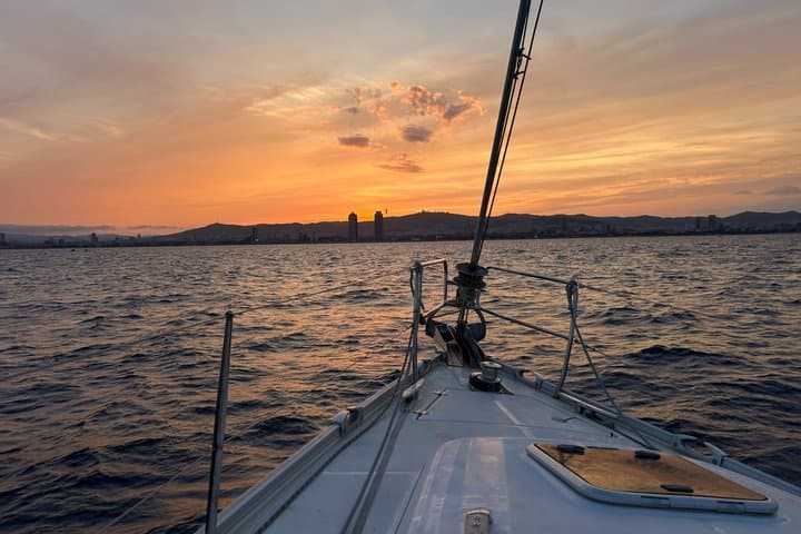 Barcelona Sunset Sailing Cruise with Drinks and Snacks
