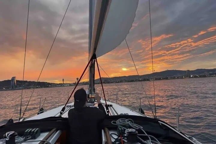 Barcelona Sunset Sailing Cruise with Drinks and Snacks