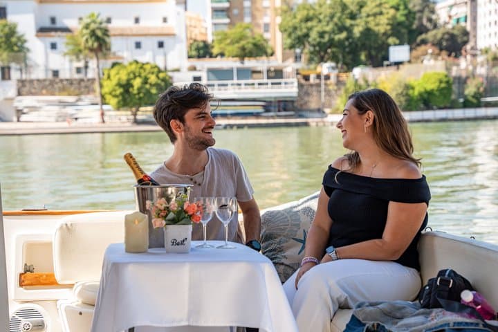 Romantic boat ride 90 min with Möet Chandon