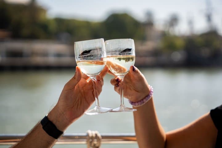 Romantic boat ride 90 min with Möet Chandon