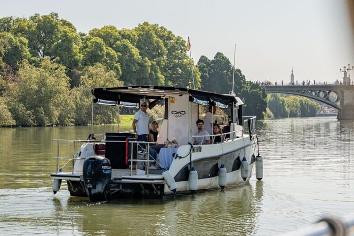 1 Hour Private Boat Rental on the Guadalquivir