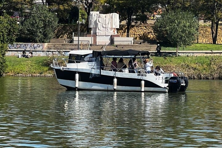 1 Hour Private Boat Rental on the Guadalquivir