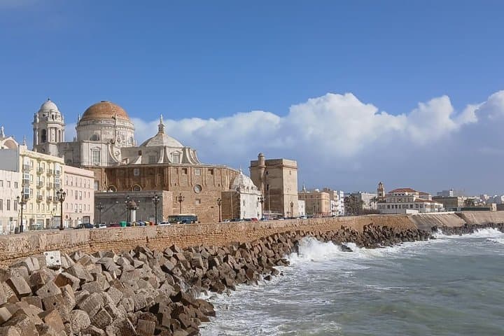 Tour of Cadiz : Journey to the Past through Historical Images