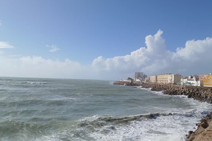 Tour of Cadiz : Journey to the Past through Historical Images