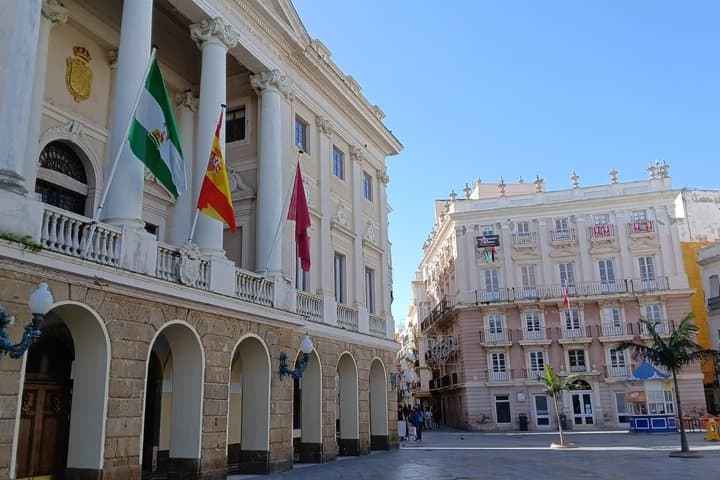Tour of Cadiz : Journey to the Past through Historical Images