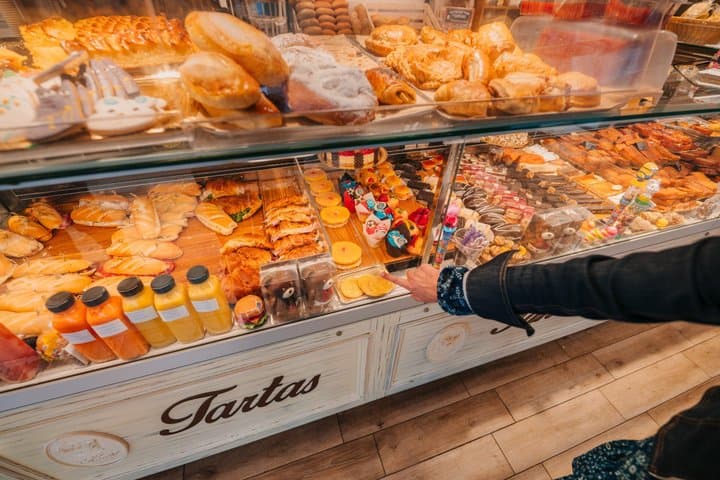 Cadiz Food Tour: Tapas, Drinks and Delights with a Local