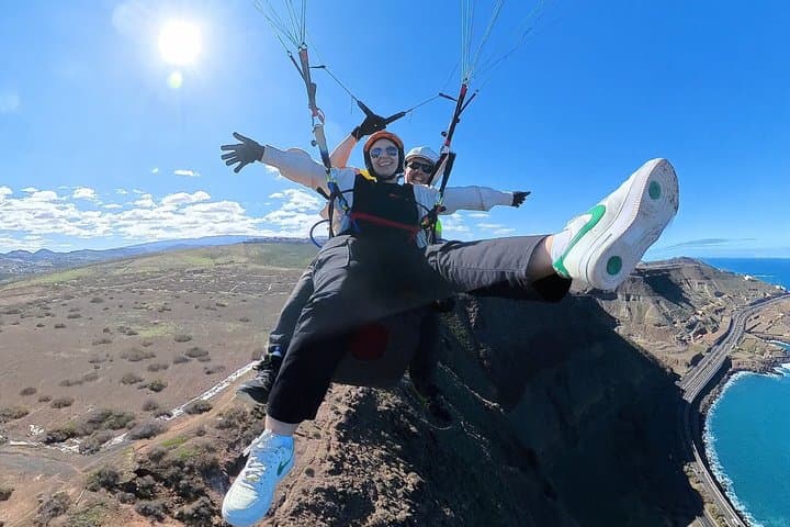 Gran Canaria Paragliding hands on experience with pilot