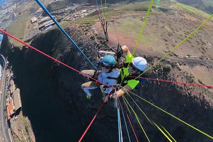 Gran Canaria Paragliding hands on experience with pilot