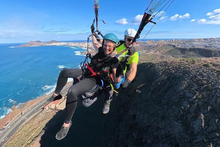 Gran Canaria Paragliding hands on experience with pilot