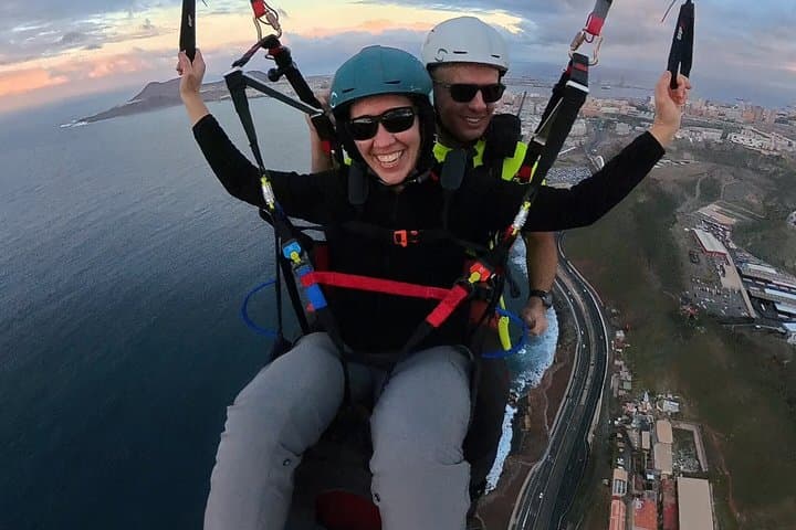 Gran Canaria Paragliding hands on experience with pilot