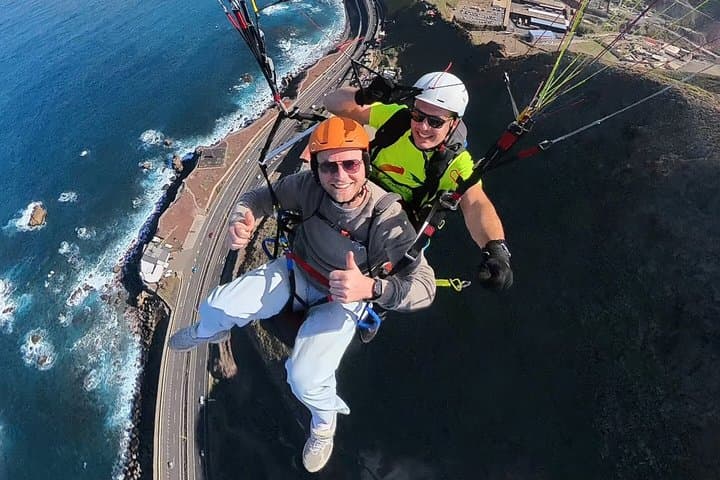 Gran Canaria Paragliding hands on experience with pilot