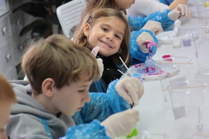 Fluid Art Workshop – Create Your Own Art Alicante Bear Art Studio