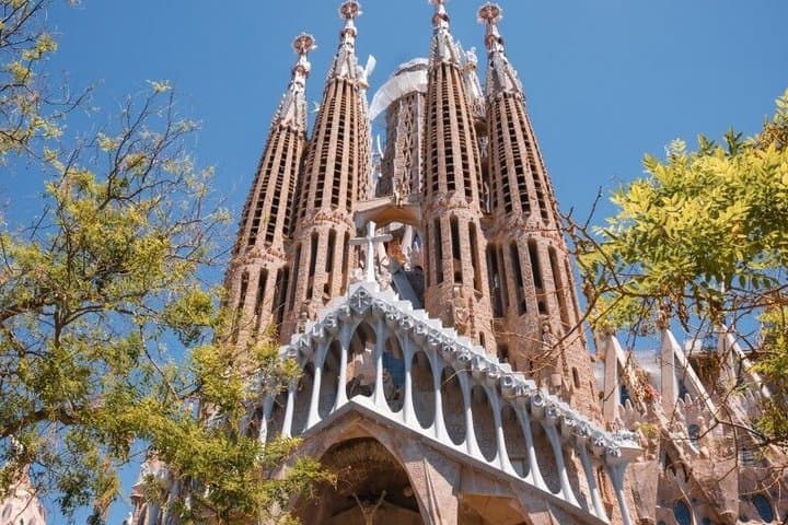 Sagrada Família Semi Private Tour with Fast Entry