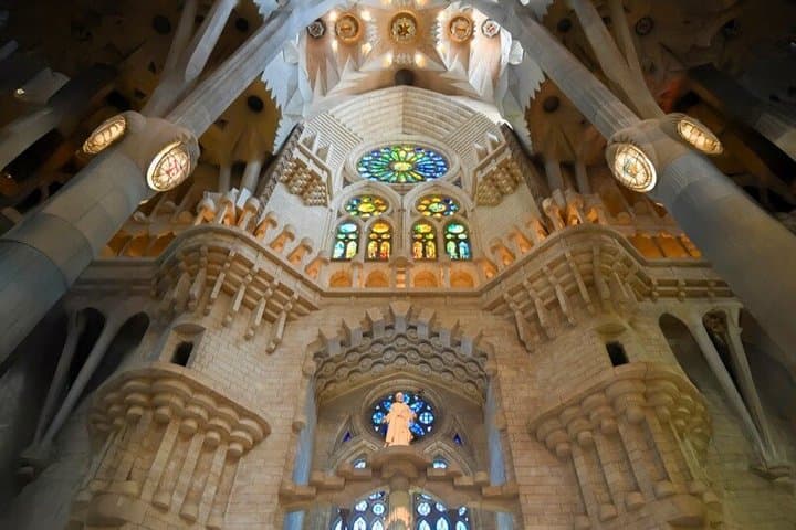 Sagrada Família Semi Private Tour with Fast Entry