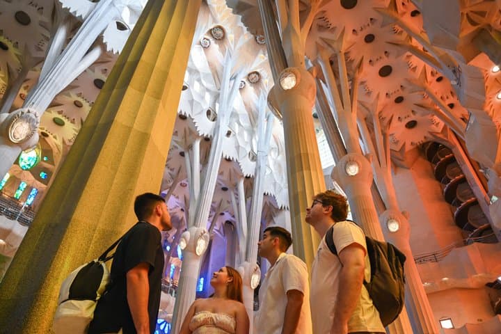 Sagrada Família Semi Private Tour with Fast Entry