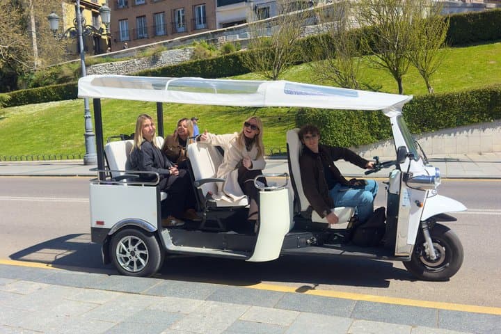 More Madrid in less time: Tour in Tuk Tuk Electric