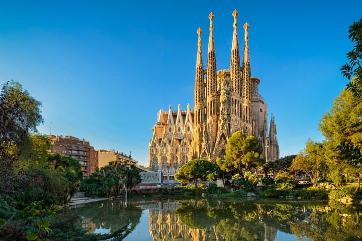 Barcelona: Sagrada Familia Skip the Line Ticket with Audio Guide