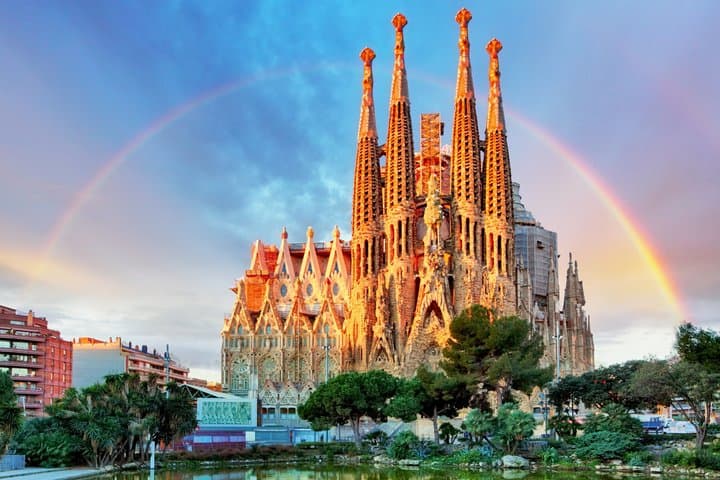 Barcelona: Sagrada Familia Skip the Line Ticket with Audio Guide