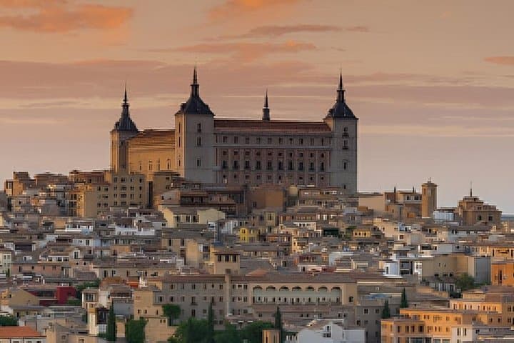 Private tour 4 or 8 hours. Madrid, Segovia, Toledo, Avila and more